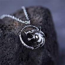 Vintage Round Wolf Head Pendant Necklace, Creative Women's Jewelry For Party, Daily Wear, Minimalist Design