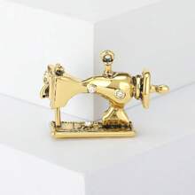 Vintage European & American Style Mini Enamel Sewing Machine Brooch, Versatile Clothing Accessory Lapel Pin For Men And Women