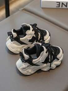 أحذية رياضية عصرية مضادة للانزلاق للأطفال بنين وبنات موديل 2025