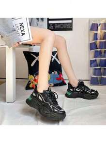 Tenis ligeros para caminar y correr con plataforma para mujer Zapatillas deportivas de malla para mujer, modernas, con cordones, de estilo grueso, zapatos deportivos de bajo perfil, versátiles para correr al aire libre - Negro - Ver 4