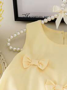 2 件套女婴可爱纯色蝴蝶结装饰背心和荷叶边短裤套装，夏季