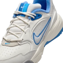 Nike 女士休闲舒适运动鞋，适合日常穿着