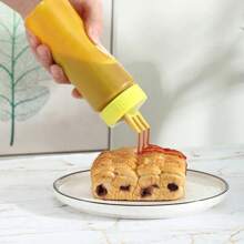 3pcs 3-Hole Extrusion Bottle, Ketchup Extrusion Plastic Condiment Extrusion Bottle, Sauce Ketchup Mustard Syrup Barbecue, Kitchen Crafts Extrusion Bottle