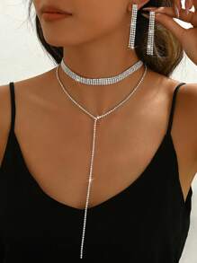 1 条双层钻石镶嵌 Y 形项链 + 1 对华丽钻石镶嵌晚宴耳环