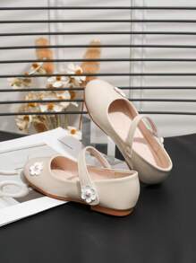 1 双女孩花卉珍珠带 PU 玛丽珍设计舒适可爱平底圆头鞋，适合春季、夏季、秋季