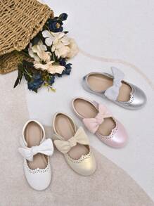 1 para dziewczęcych płaskich butów PU Silver Hollow Butterfly Princess, odpowiednich na wesele, scenę i do codziennego noszenia