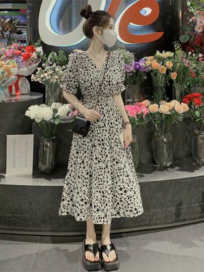 夏季女式花卉V领短袖中长款收腰休闲中长连衣裙