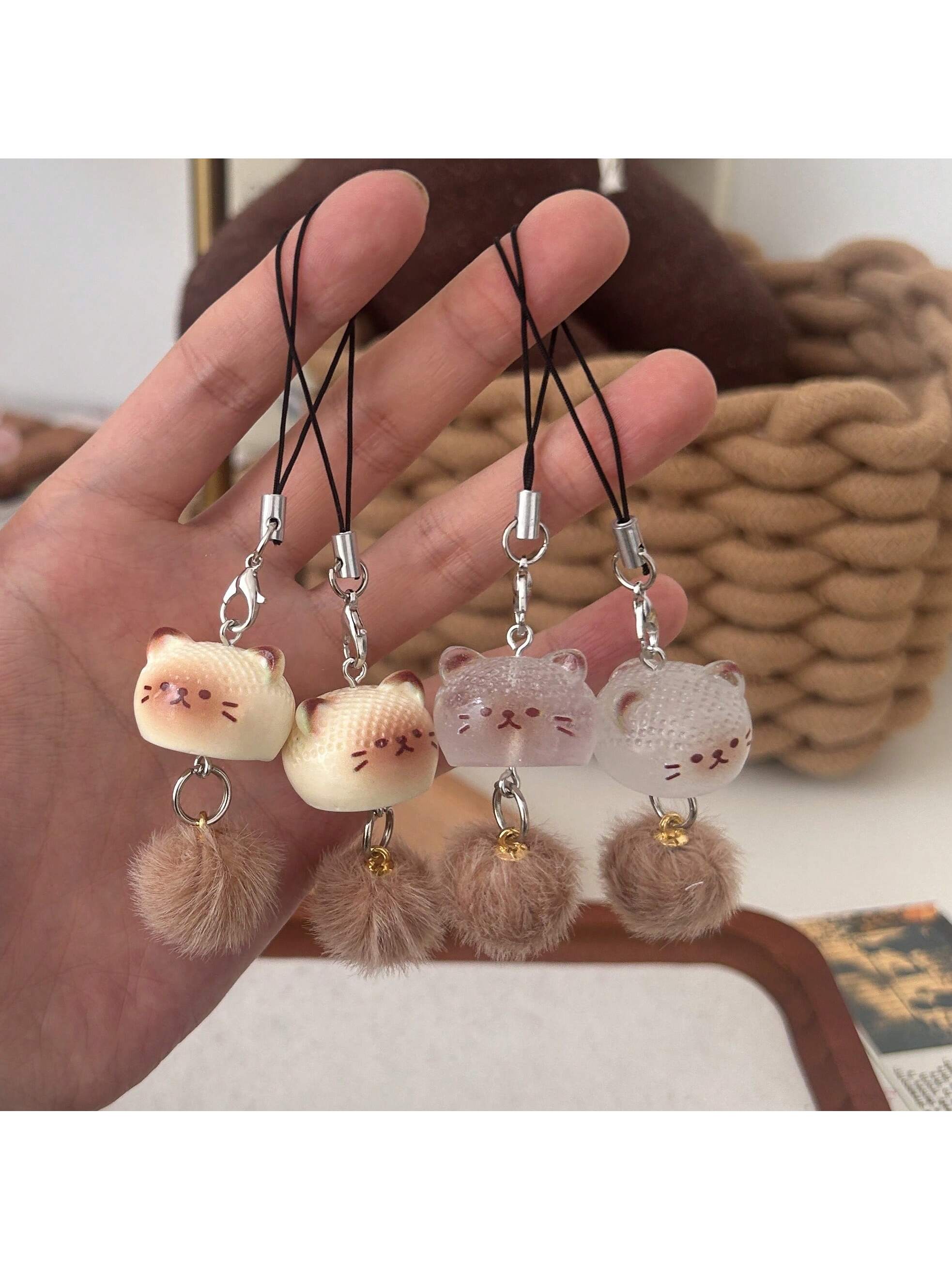 [Set da 4 pezzi] Ciondolo carino in peluche a forma di gattino, catena per cellulare, portachiavi, accessori per borse, regalo per la fidanzata, accessori per auto di coppia, accessori per borse stile gotico Y2K, cordini con porta badge, accessori per auto e borse