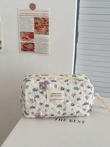 Bolsa de maquillaje de tela suave con estampado de oso de peluche morado con flores, cierre con cremallera, linda bolsa de almacenamiento para cosméticos, viajes y uso doméstico