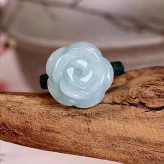 1pc Natural Jade Rose Ring, Hand-Woven Adjustable Ring, Rose Ring, Quartz Crystal Green Gemstone Ring, All Hand-Carved, High-End Fashion Rings, Fortune, Luck, Fashion Men's And Women's Jewelry, Engagement Rings, Family Gifts, Christmas And Various Holiday Party Gift Rings, Crystal Gifts (Random Gift Box)