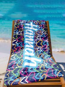 1 PIEZA Toalla de playa personalizada y personalizada con un diseño de fondo con tema de corazón. Puedes tener tu nombre personalizado en ella. Ideal para usar en la playa, al lado de la piscina y durante las vacaciones en la playa. Esta versátil toalla de playa es perfecta para actividades y viajes en la playa al aire libre, brindando comodidad cuando te estás relajando, tomando el sol o simplemente descansando. Sirve como un regalo único y memorable para ella, él, mamá, papá, novia, novio. Decoración de baño de verano y vacaciones