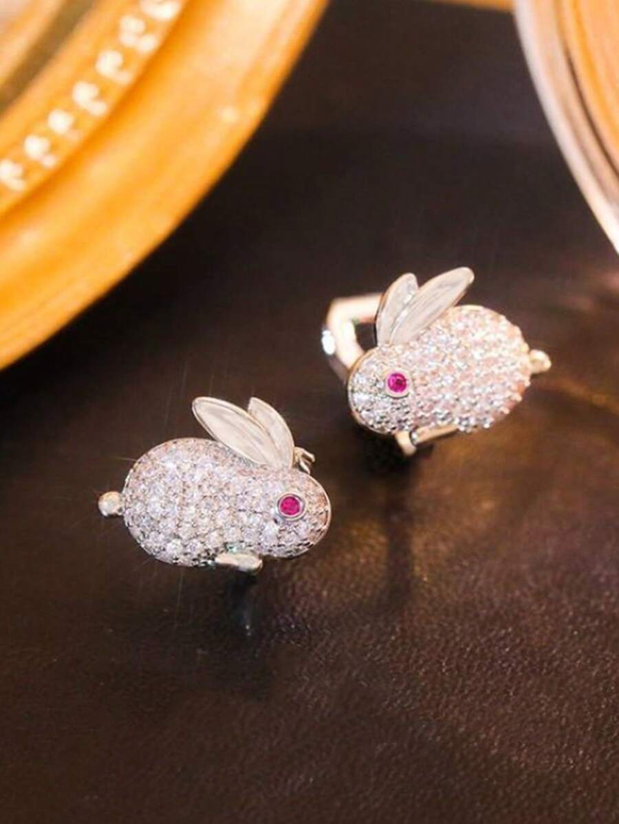 1 Pair Cute Rabbit Ear Clip Earrings, Niche Design Sophisticated Versatile Adorable Earrings - 1 Pair Of Earrings - View 1