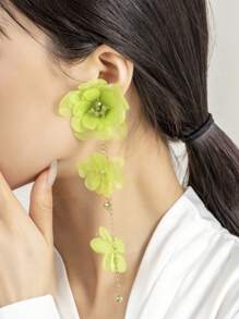 1 par de pendientes largos de flor de tela color verde, adecuados para uso diario