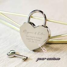 Cadenas d'amour personnalisé, Cadenas d'amour de fiançailles, Cadenas d'amour en forme de cœur gravé avec clé - Cadenas d'amour de voyage pour la lune de miel, les vacances de mariage, l'anniversaire, Cadeau pour épouse, fête des mères, remise de diplôme, multifonctionnel, durable, ornemental, réutilisable, exquis, élégant, de haute qualité, coloré, moderne, personnalisé, unique, cadeaux idéaux pour lui, cadeaux idéaux pour elle, petit ami, papa, copine, maman, famille, amis, salon de thé, maison, jardin, bureau, pour les anniversaires, pour la Saint-Valentin, pour la fête des mères, pour les anniversaires, pour la fête des pères, pour la remise de diplôme, pour les mariages, pour le réchauffement de maison, rafraîchissement de la maison