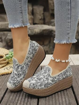 女士厚底一脚蹬平底鞋，彩色几何印花鞋面，舒适轻便，适合节日、街头风格、派对、学校、运动、休闲装