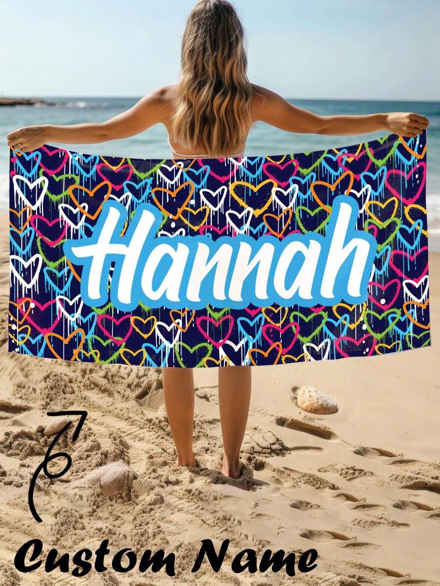 1 PIEZA Toalla de playa personalizada y personalizada con un diseño de fondo con tema de corazón. Puedes tener tu nombre personalizado en ella. Ideal para usar en la playa, al lado de la piscina y durante las vacaciones en la playa. Esta versátil toalla de playa es perfecta para actividades y viajes en la playa al aire libre, brindando comodidad cuando te estás relajando, tomando el sol o simplemente descansando. Sirve como un regalo único y memorable para ella, él, mamá, papá, novia, novio. Decoración de baño de verano y vacaciones