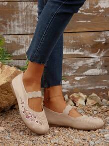 女士刺绣针织休闲平底鞋，圆头宽楦舒适透气刺绣布鞋，轻便休闲一脚蹬鞋，适合妈妈们，四季皆宜，芭蕾平底鞋 - 米色 - 查看 4