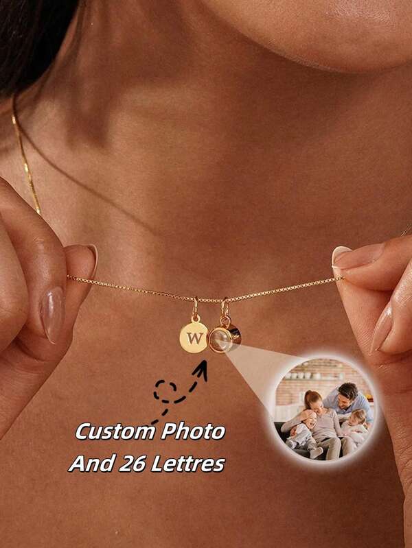 1 stuk gepersonaliseerde letterprojectie fotoketting, gepersonaliseerde roestvrijstalen A-Z letterschijfketting, gepersonaliseerde fotoprojectie ketting met 26 letterschijven, roestvrijstalen doosketting fotoprojectie ketting voor vrouwen, cadeau voor moeder verjaardag, DIY letterprojectie ketting, goud, stijlvol, kleurrijk, ideale cadeaus voor hem, ideale cadeaus voor haar, haar, vriend, vriendin, vader, moeder, familie, vrienden, voor jubilea, voor verjaardagen, voor afstuderen, voor gala, voor feest, Moederdag cadeaus vrouwen, schoolbenodigdheden, terug naar school, schoolcadeau, voor kantoor, voor school, voor klaslokaal, voor leraren cadeaus, voor universiteit, voor collega's, voor slaapzalen, voor leraren, voor jongens en meisjes, voor tieners, middelbare scholieren, middelbare scholieren, middelbare scholieren, hogeschoolstudenten, universiteitsstudenten, eerstejaars, tweedejaars, onderbouwstudenten