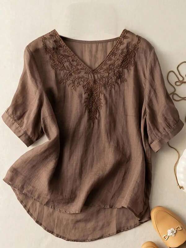 Plus Size Women's Coffee Embroidery Design V-Neck Short Sleeve Vintage Blouse