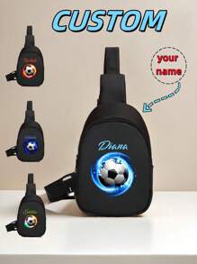 带有个性化名称或节日信息的定制胸包。迷你包，新款可爱卡通足球图案，适合男孩和女孩，多功能单肩通勤。适合学校、购物、户外运动、工作、旅行、商务、购物等日常使用。小学生中学生。您可以自定义自己的姓名、字母、幸运数字等。 - 文字1 - 查看 2