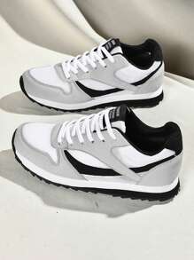 أحذية كاجوال معلم للمراهقين/الشباب ، موديل كلاسيكي رجعي من الكعب الرياضية ، أحذية خفيفة الوزن مريحة ومانعة للانزلاق للجري والتمارين الرياضية ، بألوان أبيض/أسود مناسبة للطلاب