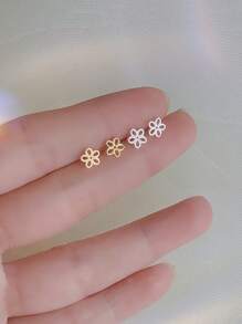 1 Pair Stainless Steel 18K Plated Hollow Tiny Flower Stud Earrings, Cute & Suitable For Working Women, Holiday, Party Wear