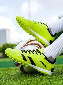 Un par de tacos de fútbol profesionales para niños - para terreno de césped artificial, transpirables y ligeros para entrenamiento y competición