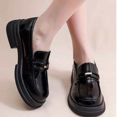 流行光面复古乐福鞋，低帮鞋，时尚百搭休闲鞋，软底轻便舒适大码女士乐福鞋，防滑，易穿脱