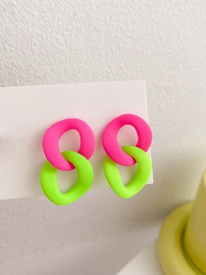 1 par de pendientes clásicos con laca de colores