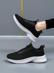 1 双女士休闲路跑鞋，轻便舒适，适合户外旅行散步，2025 年春夏新款轻便网眼透气旅行鞋，流行百搭跑步运动鞋 - 黑與白 - 查看 2
