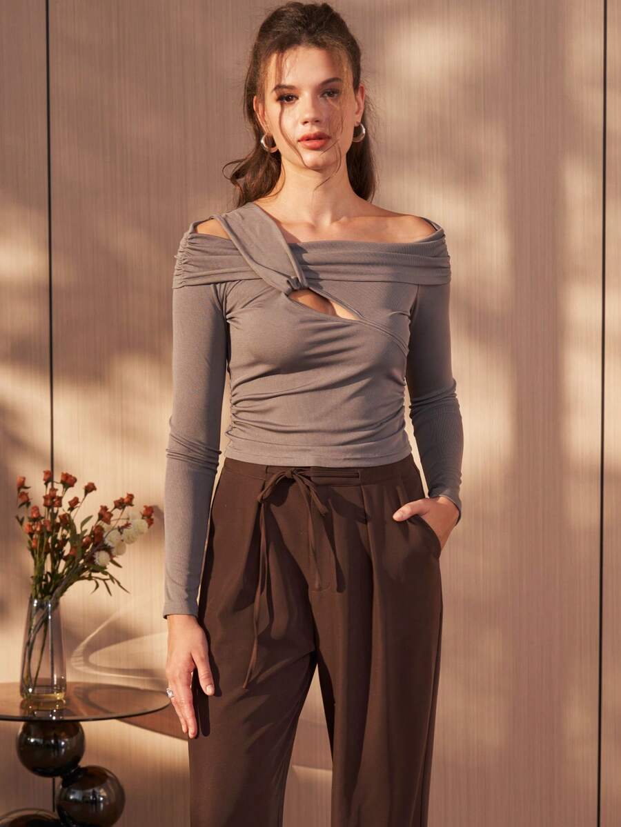 1 件女式性感露肩不对称镂空长袖衬衫上衣，修身时尚短款上衣