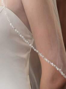 Véu de noiva de camada única, sofisticado, com aplicações de cristais, ideal para cerimônias de casamento, ensaios fotográficos e como acessório perfeito para o Dia dos Namorados.