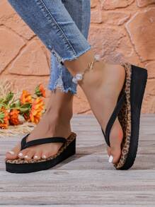 Fashionable Leopard Print Flip Flops For Women, Flat Thong Sandals For Summer Beach, Slip-Resistant, 2025 New Style
