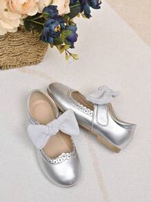 1 para dziewczęcych płaskich butów PU Silver Hollow Butterfly Princess, odpowiednich na wesele, scenę i do codziennego noszenia