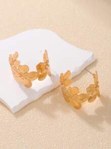 1 对时尚创意金属花卉包裹 C 形环状耳环，适合所有季节