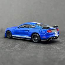 Burago 官方授权正品 1:64 合金车模，奔驰凯迪拉克仿真压铸车，装饰收藏品，男士圣诞节/生日礼物 - 1:64 2020 MUSTANG SHELBY GT500-藍 - 查看 4