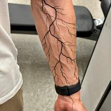 1 feuille de tatouage temporaire imperméable et , motif éclair noir pour le bras