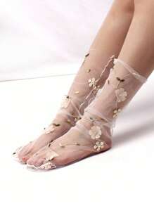 1双女士花卉刺绣中筒袜，秋季