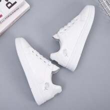 韩版百搭学生平底滑板鞋春秋季时尚运动鞋低帮白色休闲鞋