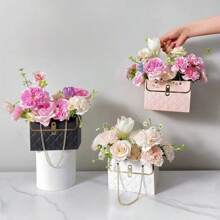 1pc Embroidered Gift Box, Chain Strap Mini Handbag Gift Box, Floral Basket, Folding Envelope, Embrace Box, Flower Box, Creative Gift Box, Valentine's Day Gift Packaging, Floral Holder, Paper Box, Small Commercial Supplies, Packaging Box, Mother's Day, Graduation Season, Wedding Decor, Gift Box, Wedding Guest Reception Decor, Folding Bouquet