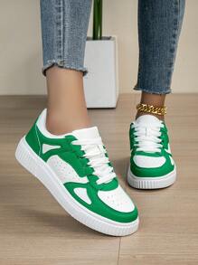 女士透气双色低帮休闲运动鞋，舒适轻便时尚百搭增高适合户外滑板