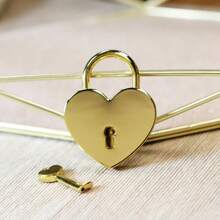 Cadenas d'amour personnalisé, Cadenas d'amour de fiançailles, Cadenas d'amour en forme de cœur gravé avec clé - Cadenas d'amour de voyage pour la lune de miel, les vacances de mariage, l'anniversaire, Cadeau pour épouse, fête des mères, remise de diplôme, multifonctionnel, durable, ornemental, réutilisable, exquis, élégant, de haute qualité, coloré, moderne, personnalisé, unique, cadeaux idéaux pour lui, cadeaux idéaux pour elle, petit ami, papa, copine, maman, famille, amis, salon de thé, maison, jardin, bureau, pour les anniversaires, pour la Saint-Valentin, pour la fête des mères, pour les anniversaires, pour la fête des pères, pour la remise de diplôme, pour les mariages, pour le réchauffement de maison, rafraîchissement de la maison