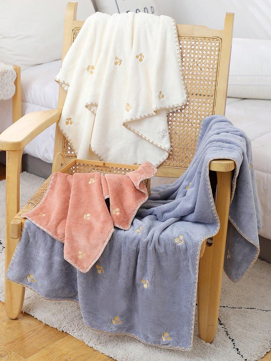 1 条手巾 + 1 条浴巾 刺绣樱桃，毛绒珊瑚绒，可爱时尚，厚实吸水速干，洗脸，沐浴，情人节、母亲节夏季、节日的浪漫礼物