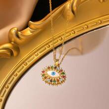 1 pièce Collier pendentif œil d'Horus en acier inoxydable - fabriqué en titane et en acier inoxydable, avec un motif soigneusement conçu de tête de faucon représentant le patrimoine égyptien ancien - un cadeau idéal pour la Fête des Pères, convenant aux pères ayant un sens de l'histoire et du style, cadeau pour le Nouvel An, la Saint-Valentin