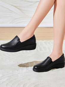 防滑厚底女式工作鞋，防水，软底，舒适，防油，适合厨师/办公室穿着 - 黑色 - 查看 4