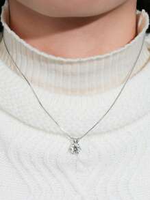 XUJIA 1件925银8毫米（2克拉）圆形莫桑石吊坠项链，女士经典时尚六爪吊坠项链，珠宝礼品，适合情侣佩戴