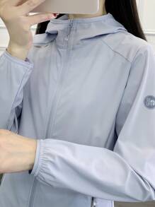 新款春夏女款素色輕量防曬外套，適合戶外騎行、釣魚、露營、海灘休閒、戶外及日常穿著，連帽女款防曬衣 - 淺藍色 - 查看 6
