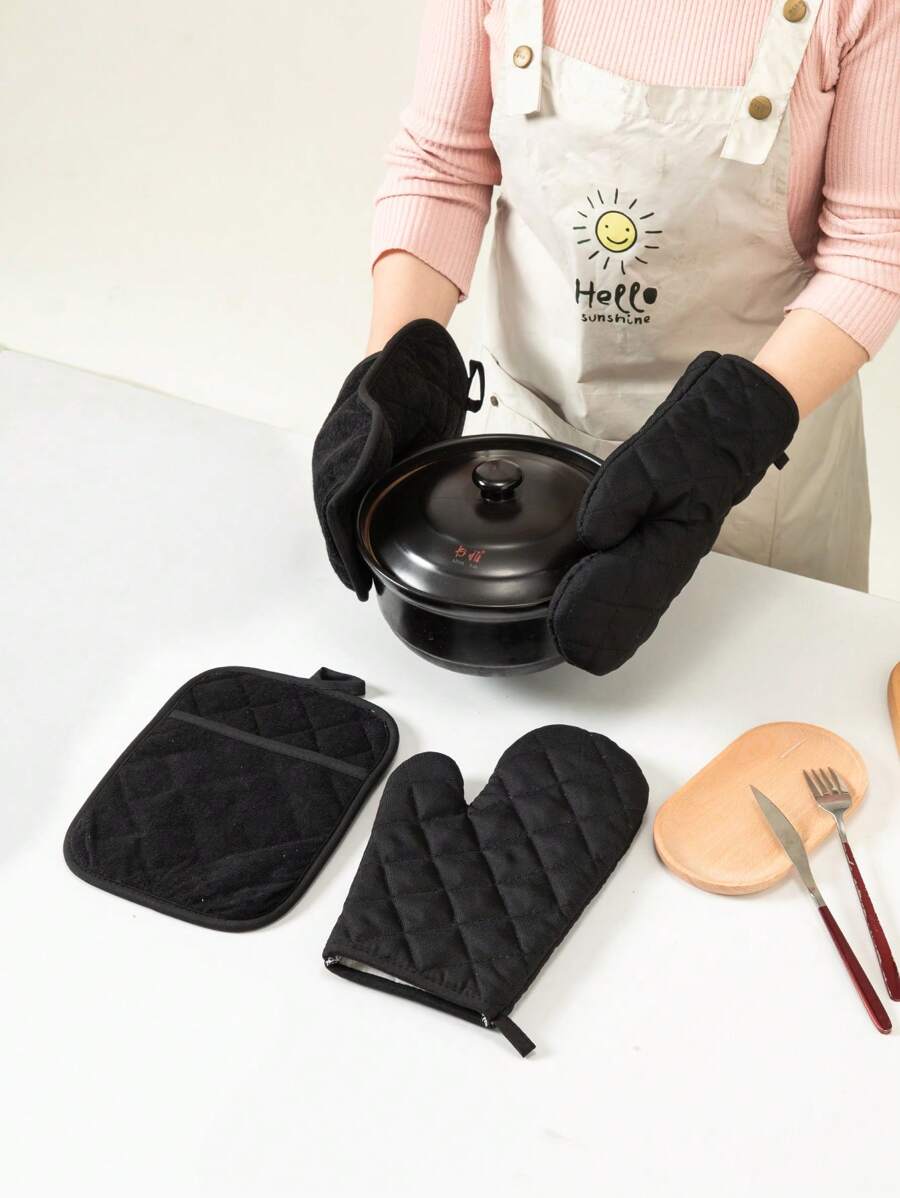 4PCS Solid Color Kitchen Household Oven Gloves And Insulation Mat Set Heat Resistant Baking And Cooking Gloves Heat Resistant Microwave Oven Gloves And Pot Mat