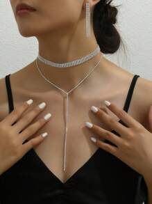 1 条双层钻石镶嵌 Y 形项链 + 1 对华丽钻石镶嵌晚宴耳环