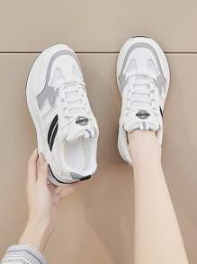女士休闲运动鞋，白色新款春秋简约风格舒适都市时尚运动鞋，轻便透气个性休闲可爱复古优雅时尚日常度假户外徒步跑步防滑舒适简约 - 白色 - 查看 4